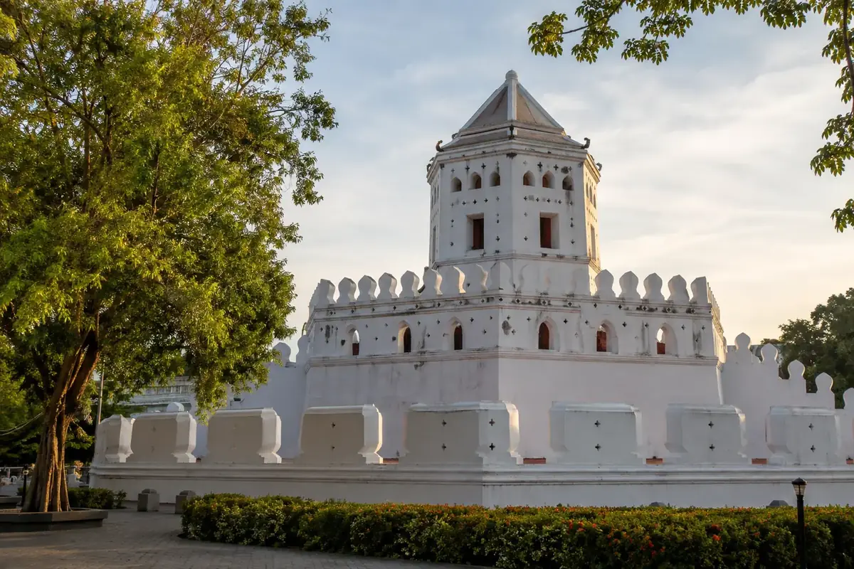 Phra Sumen Fort