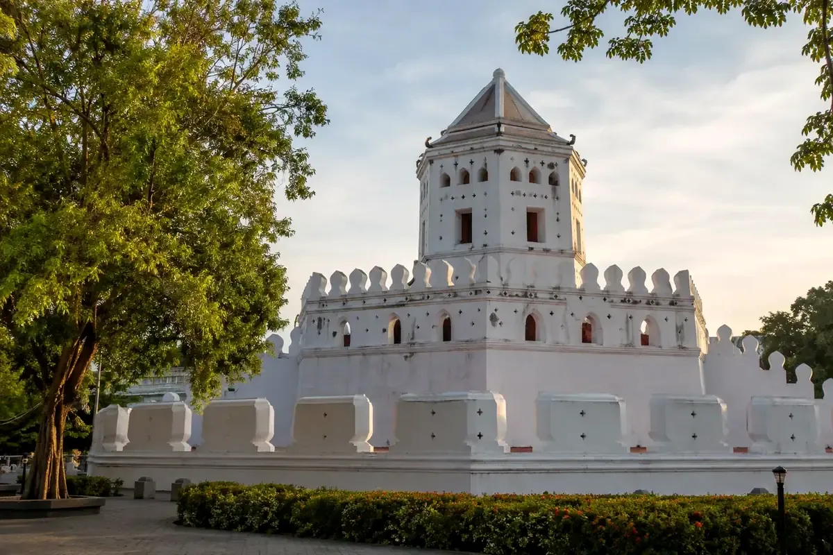 Bangkok riverside landmark by Phra Sumen Fort